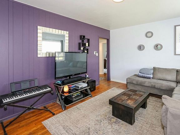 4th image of 817 N American Beauty Dr