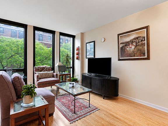 4th image of 1 E Scott St APT 611
