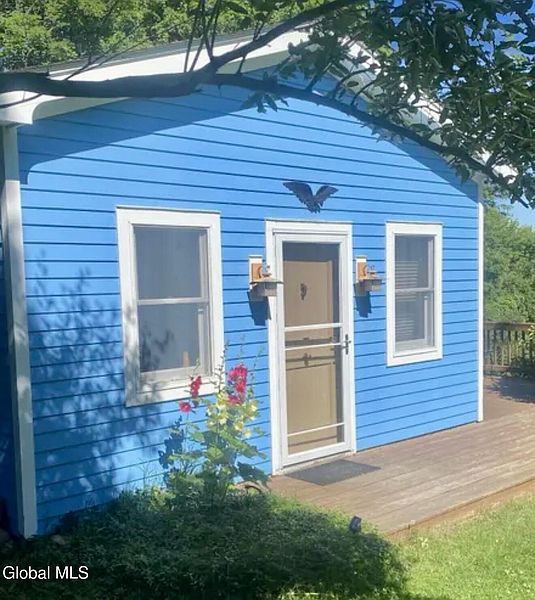 2nd image of 601 Dunbar Road