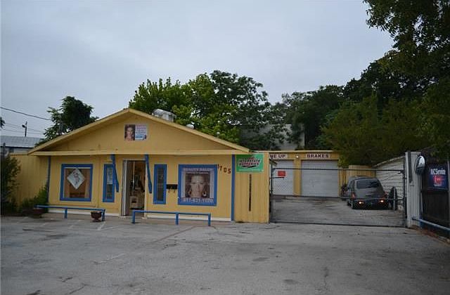 1st image of 1705 Oakwood St
