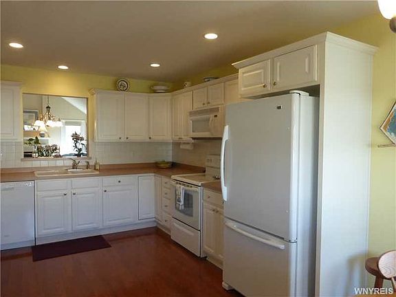 5th image of 5 Mayfield Dr