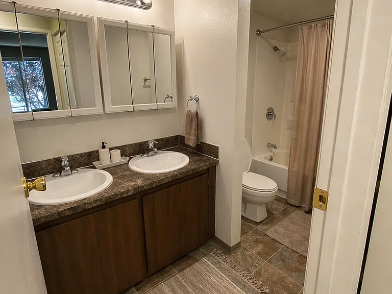 905 S 44th Ave #D04 — Photo 8