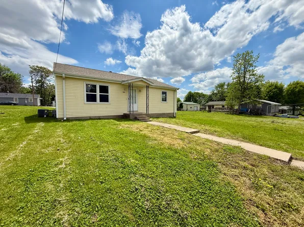 1252 S Sharp Ave, Marshall, MO 65340