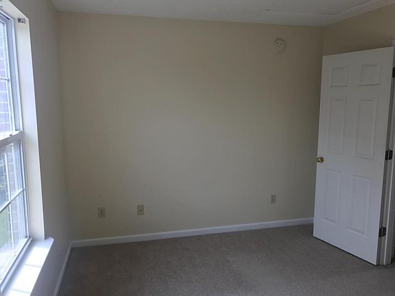 3rd image of 151 Garnet Dr