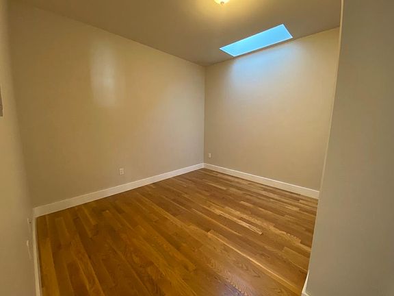 5th image of 228 Sweeny St #B