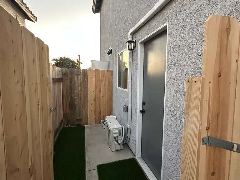 764 Manning Way — Photo 8