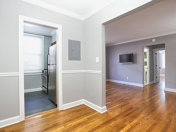 2nd image of 922 S Washington St APT 205