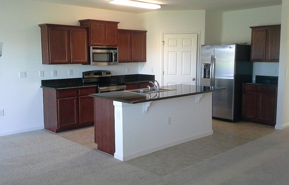 2nd image of 1388 Lexington Sq