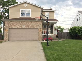 1617 Roselawn Rd, Mayfield Heights, OH 44124