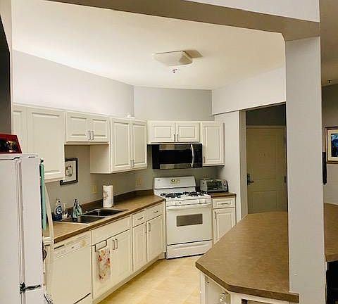 4th image of 2803 E 38th St APT 303