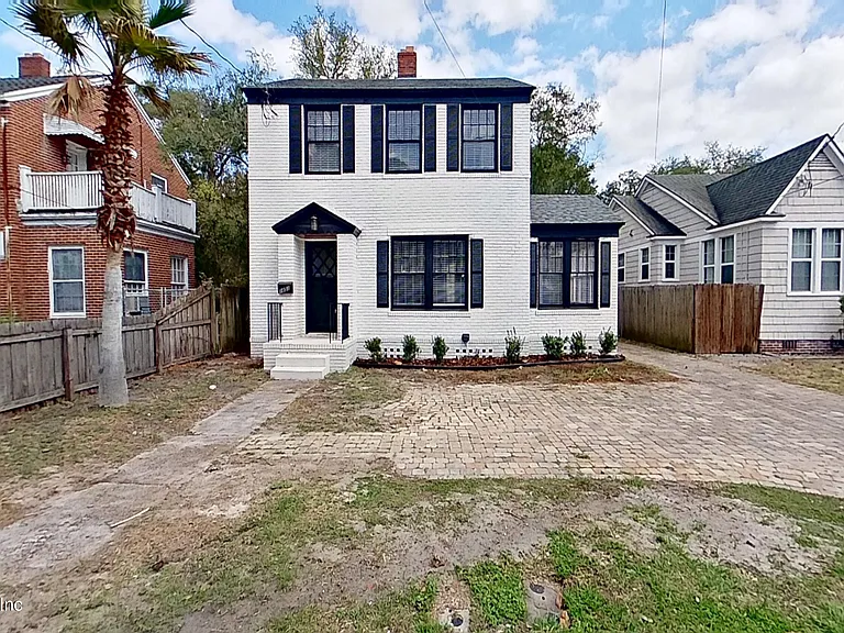1651 Flagler Ave — Photo 2