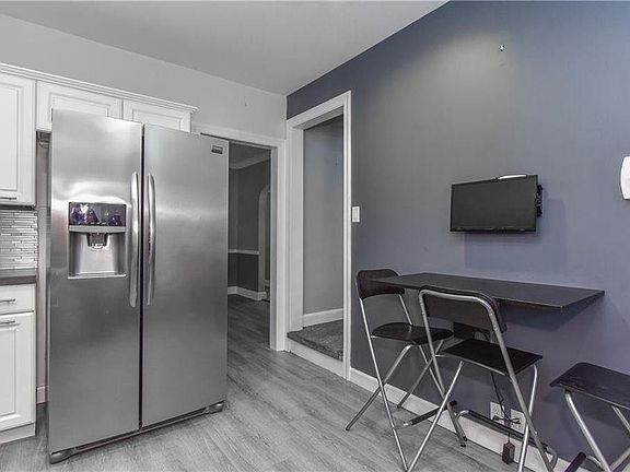 3rd image of 180 Shadyside Dr