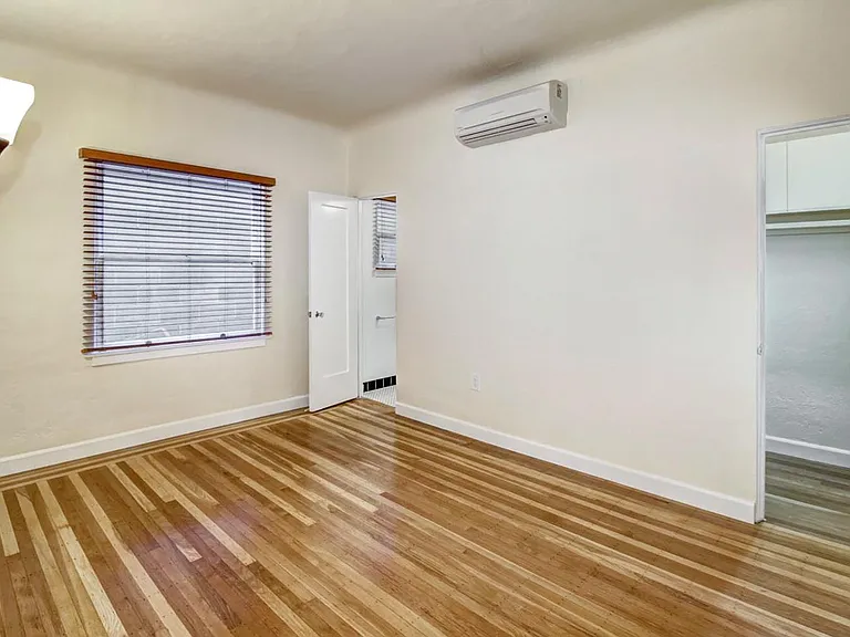 2124 P St #4 — Photo 12