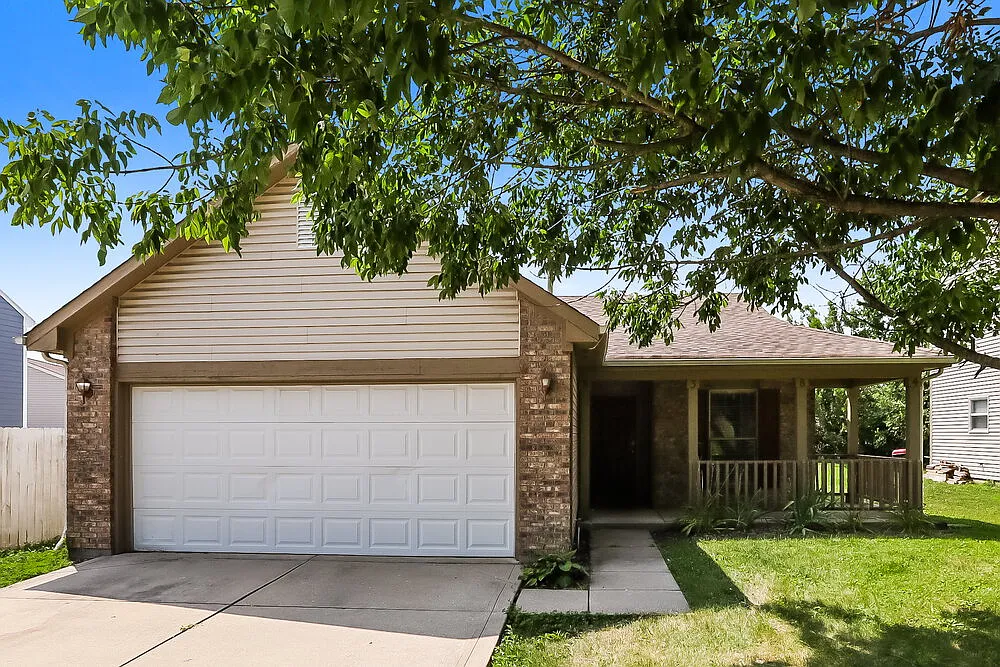 3 bed, 2.0 bath, 1196 sqft, $1,710 — Photo 1