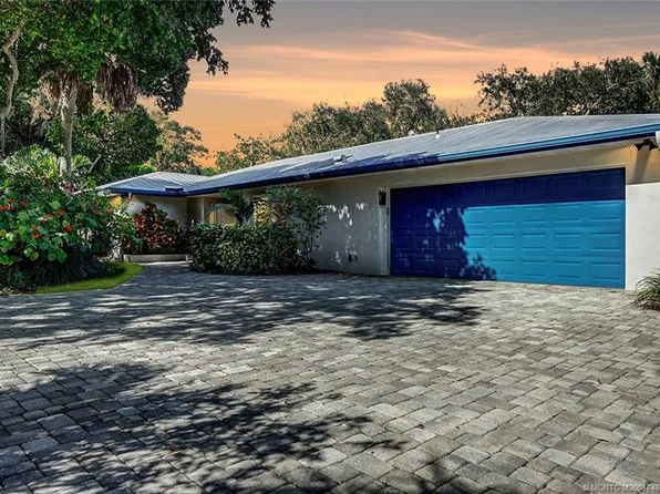 18 Palm Rd, Sewalls Pt, FL 34996