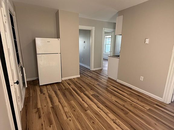 4th image of 219 Laurel St APT 2E