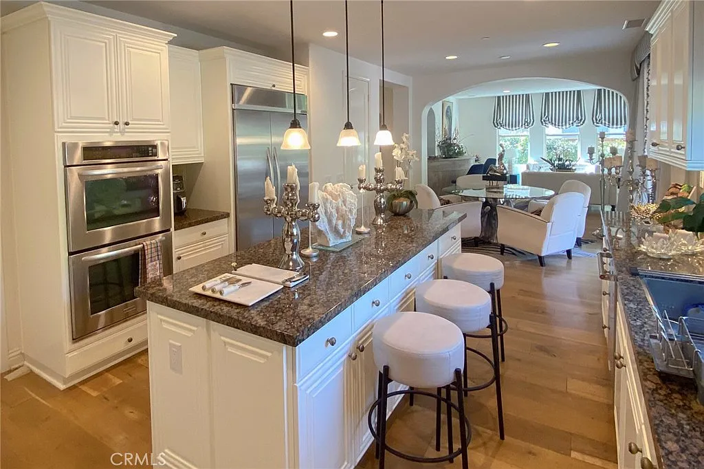 5 bed, 4.5 bath, 3912 sqft, $15,500 — Photo 4
