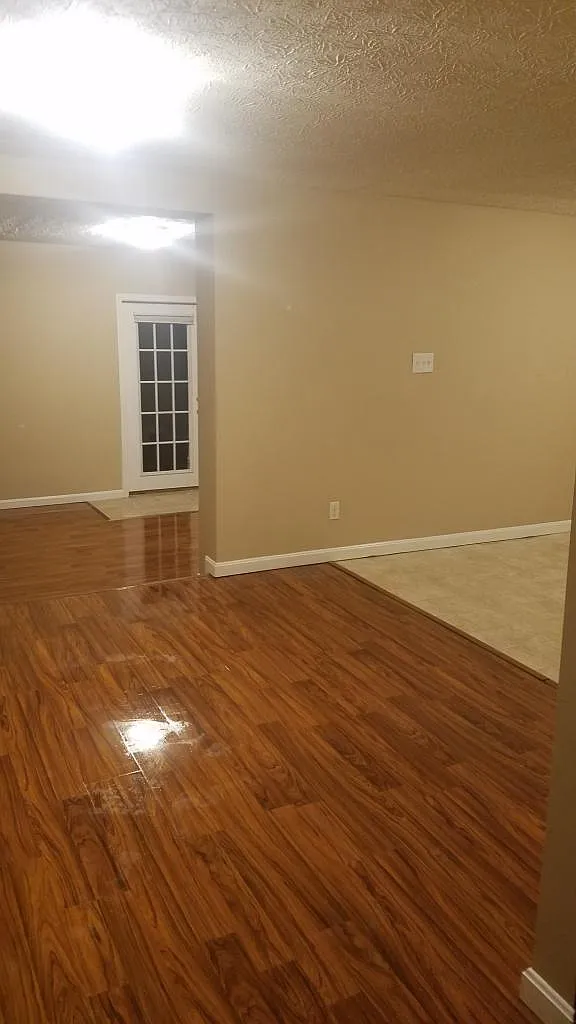 3 bed, 1300 sqft, $933 — Photo 4
