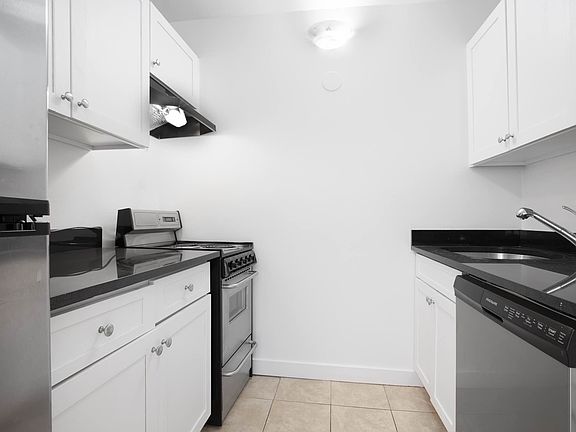 4th image of 250 W 19th St APT 6J