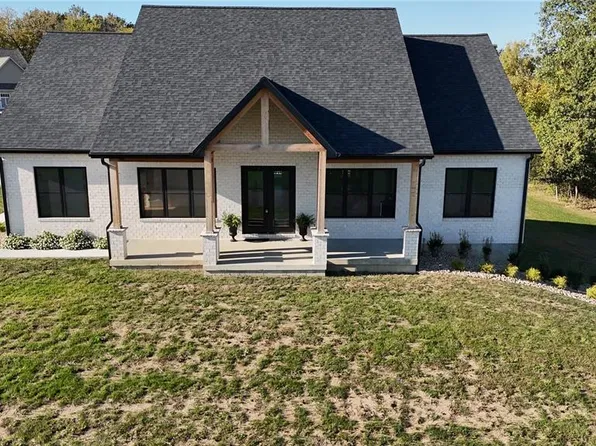 10116 Norwoods Ct, Hannibal, MO 63401