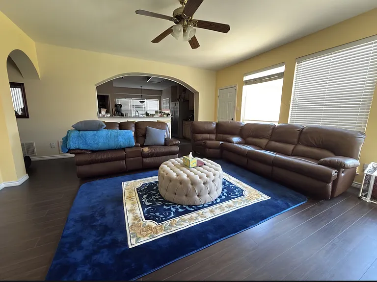1612 Blackstone Dr — Photo 2