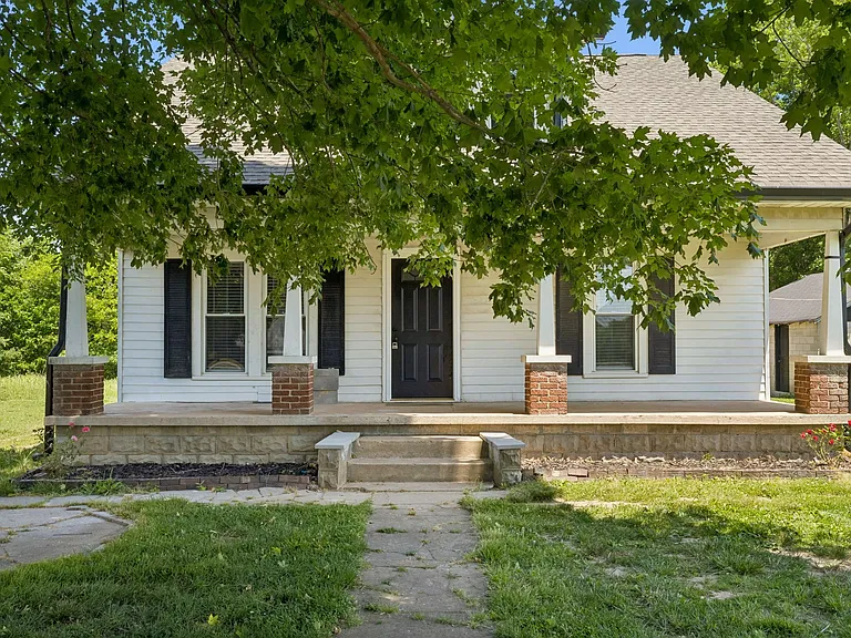 2547 Bearwallow Rd — Photo 2