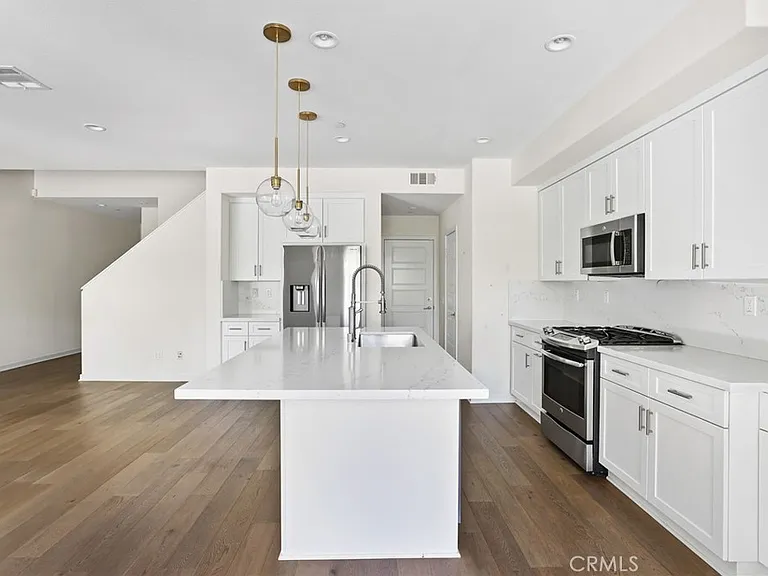 216 Finch — Photo 11