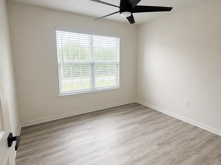 303 Dalton Ct — Photo 8