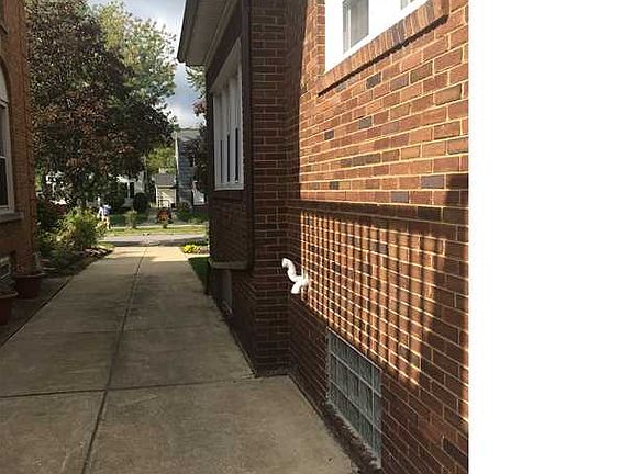 3rd image of 139 Capen Blvd