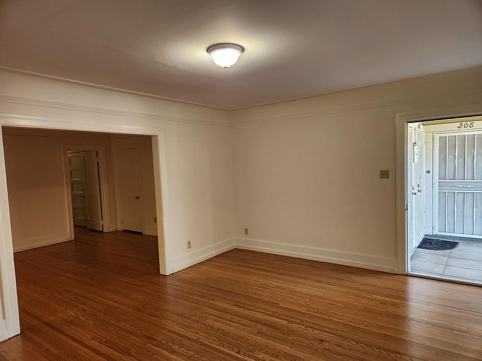 1st image of 206 S Catalina St