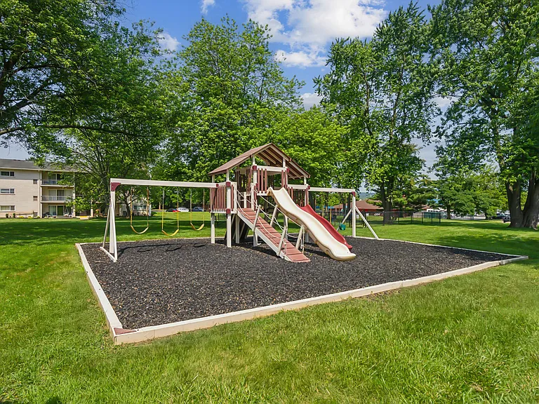 Suburban Park — Photo 19