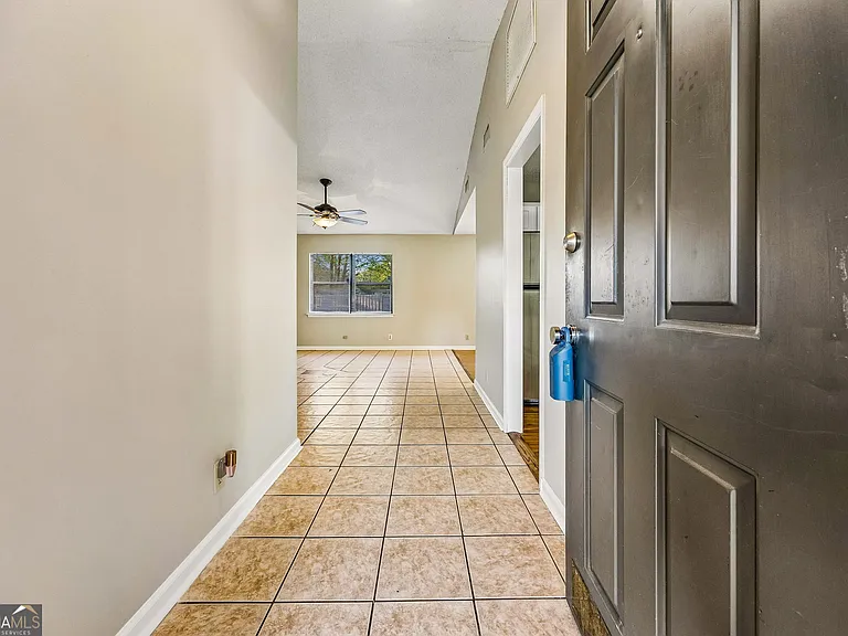 132 Woodvalley Dr — Photo 6