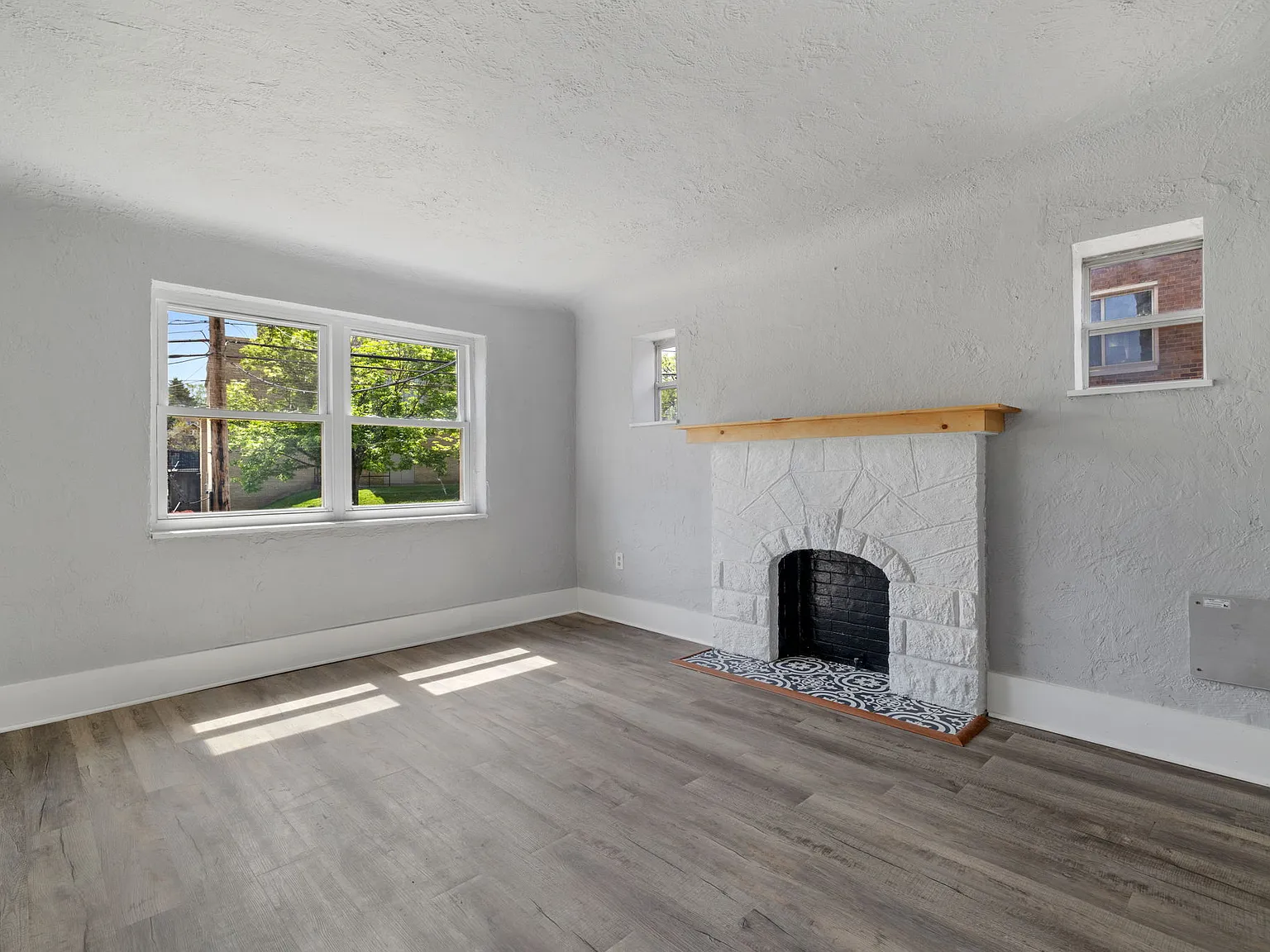 1 bed, 1100 sqft, $1,200 — Photo 2