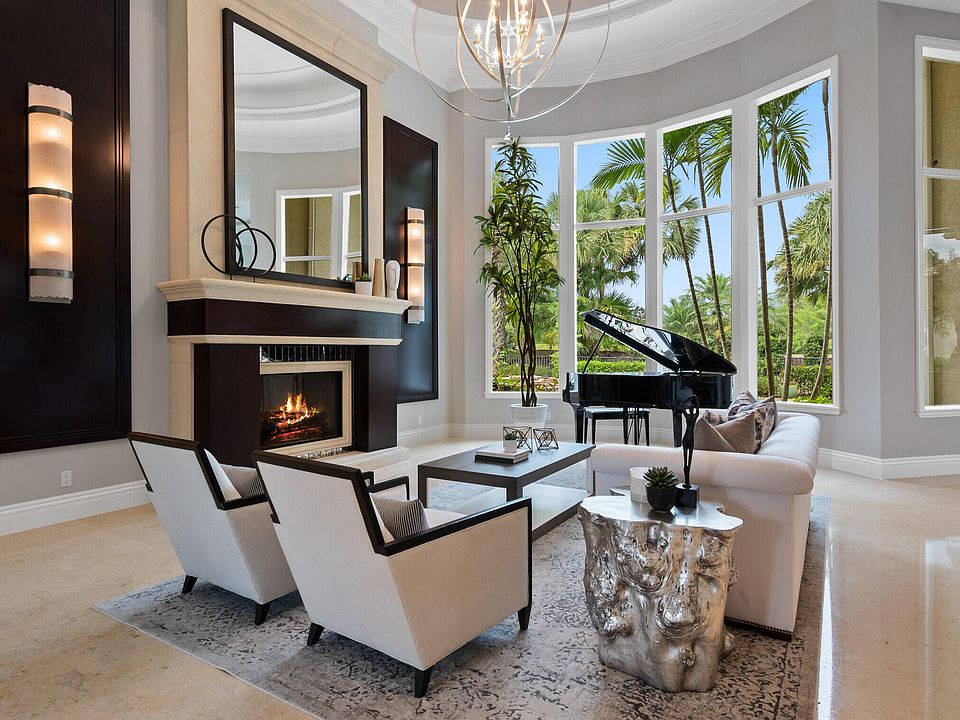 1st image of 119 Via Palacio Palm