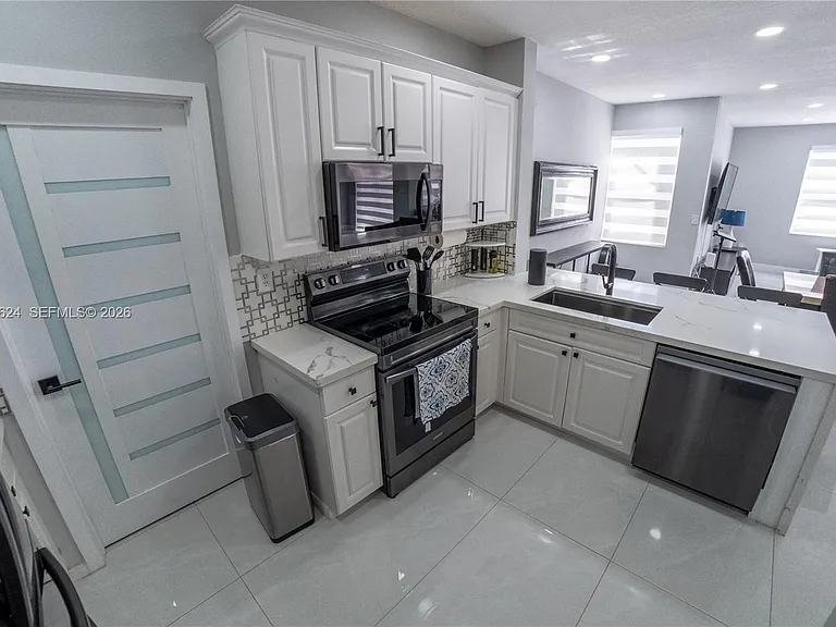 7333 NW 113th Ct — Photo 9