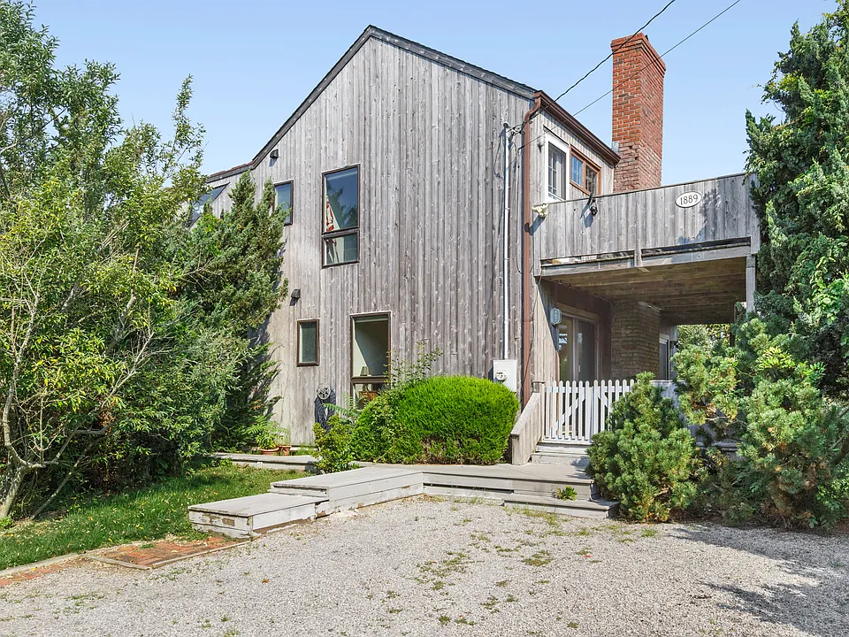 314 E Montauk Hwy