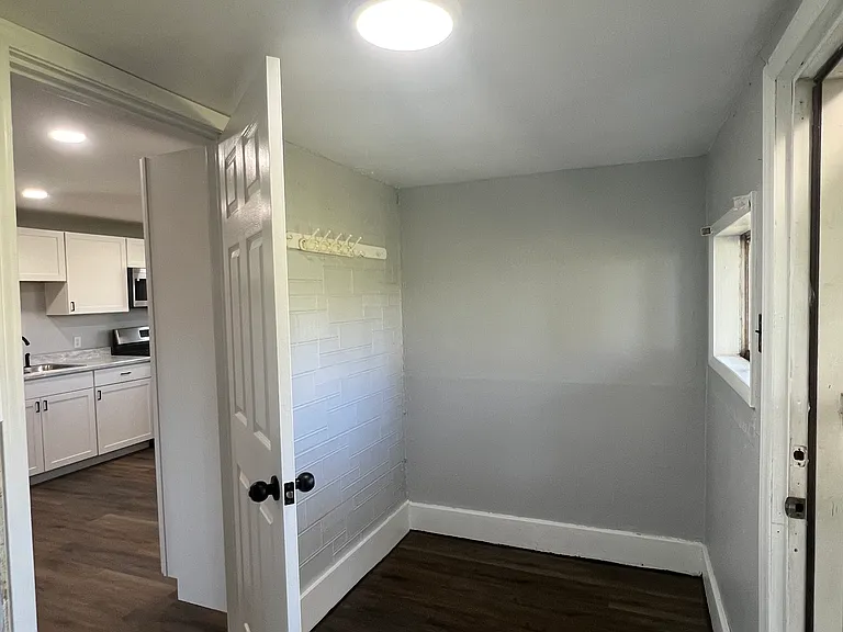 52 Hickory St — Photo 10
