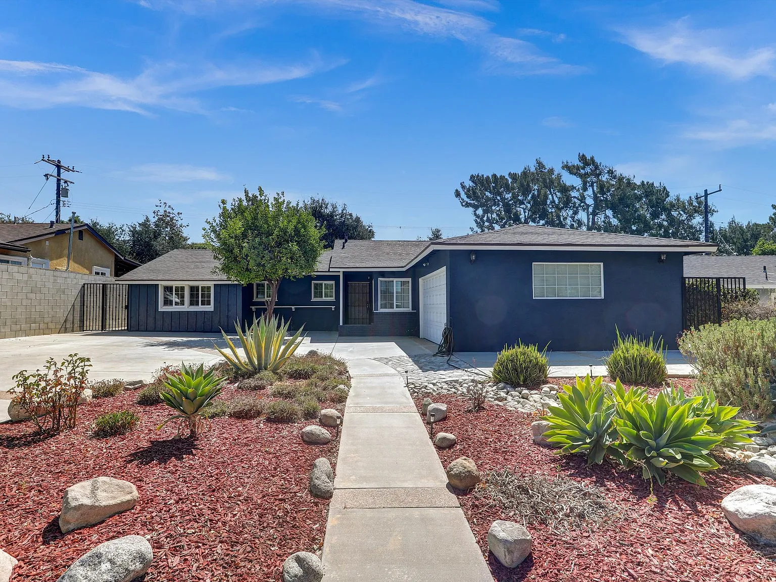 3 bed, 1396 sqft, $3,350 — Photo 3