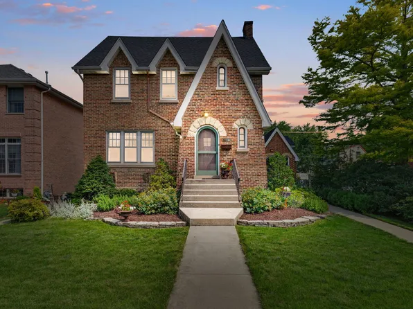 9510 Congress Park Ave, Brookfield, IL 60513