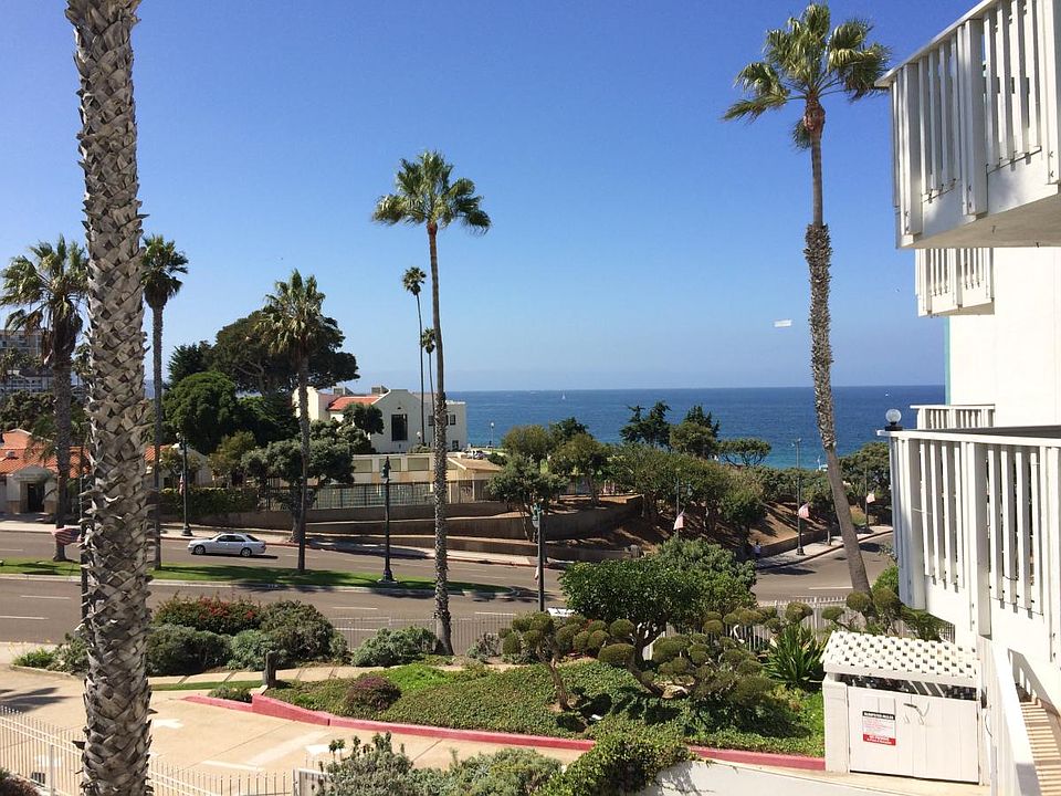 Beautiful view of the ocean and histroic Redondo library