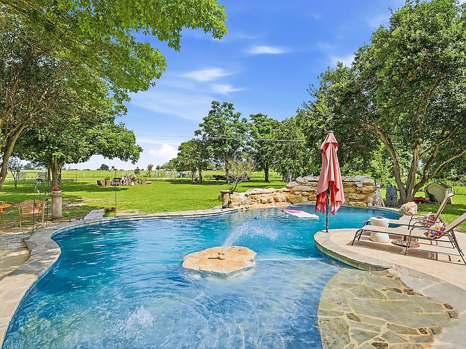 1st image of 108 Woodlake Dr