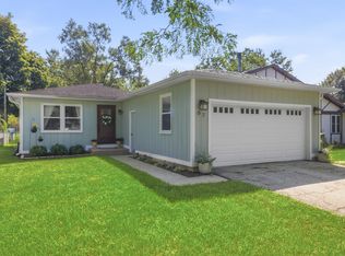 67 Barberry Dr, Crystal Lake, IL 60014
