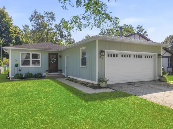 67 Barberry Dr, Crystal Lake, IL 60014