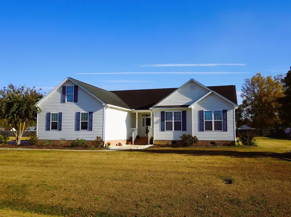 327 Tradewinds Way, Grimesland, NC 27837