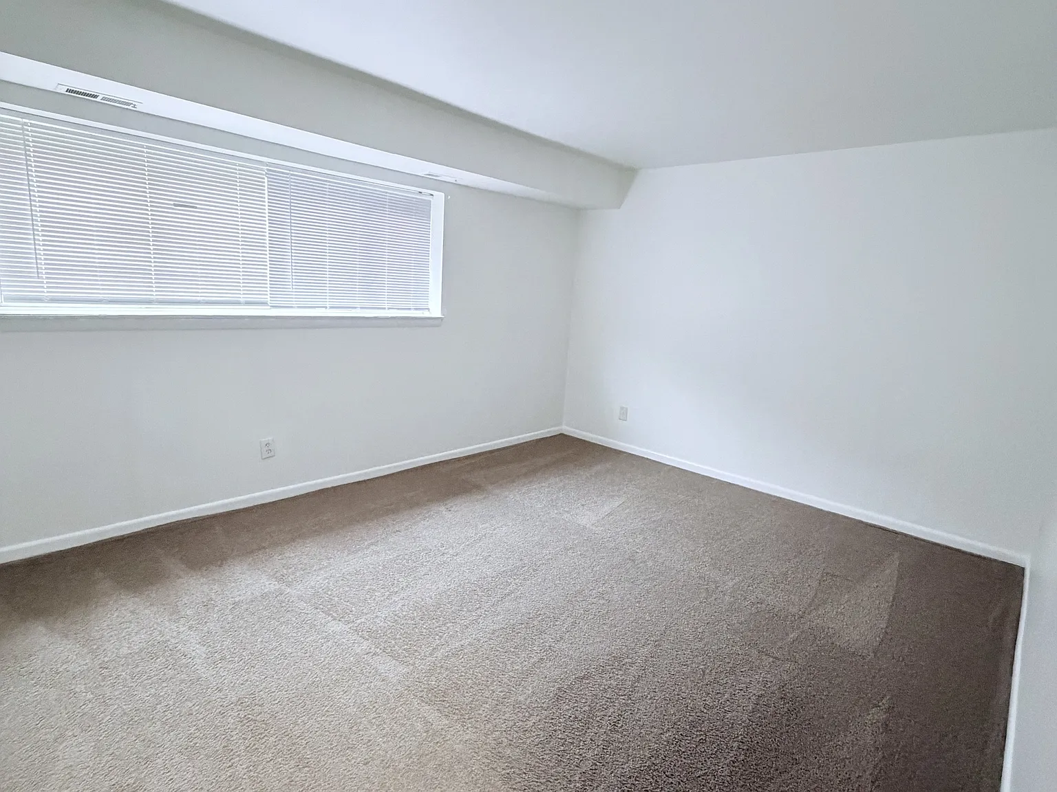 1022 Adams Ave — Photo 2