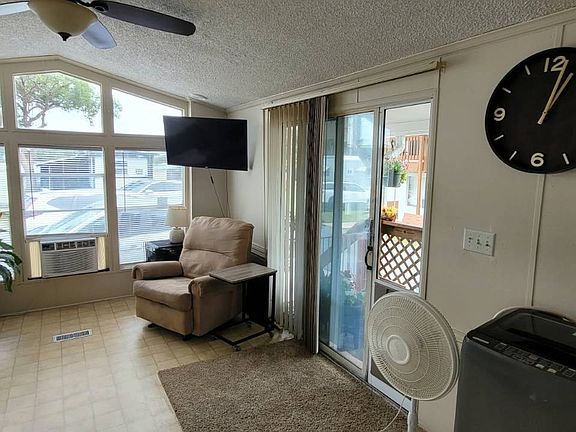 5th image of 614 Conroy Ave #614