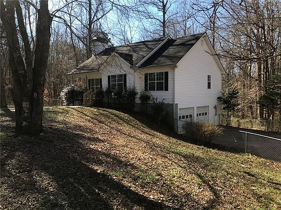 3rd image of 16 River Oak Ct
