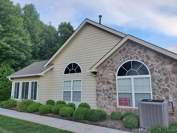 3rd image of 154 Salisbury Cir