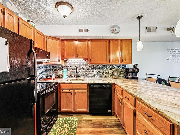 4th image of 203 33rd St Unit 104