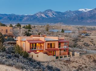 9 Cerro Ventoso Rd, Taos, NM 87571